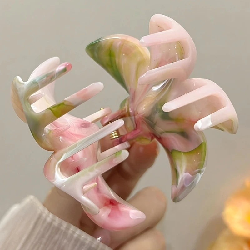 Lily Gradient Claw