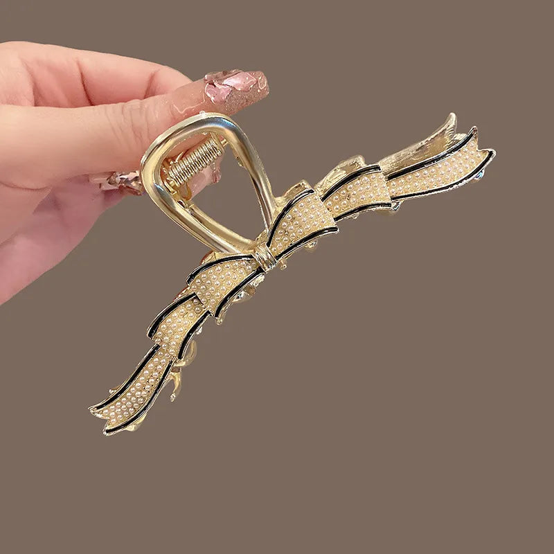 Pearl Elegance Bow Claw