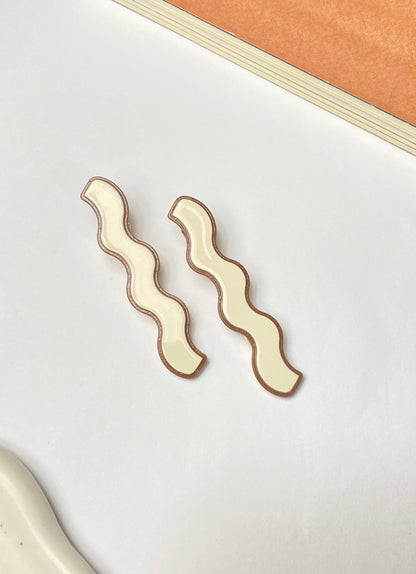 Wave Hairpins