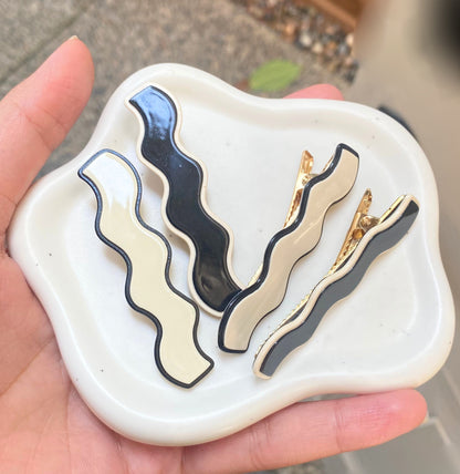 Wavy Black N White Pins