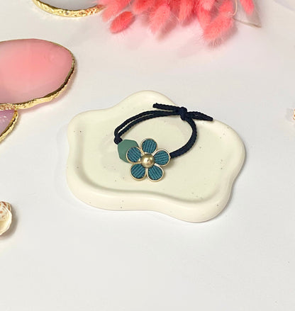 Five Petal Hairtie