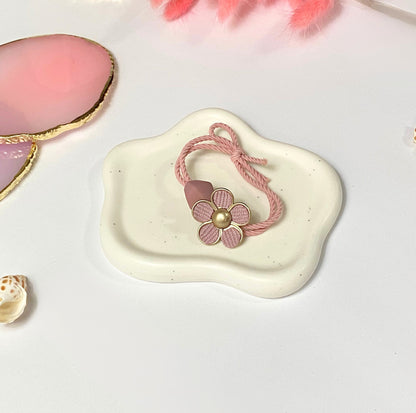 Five Petal Hairtie