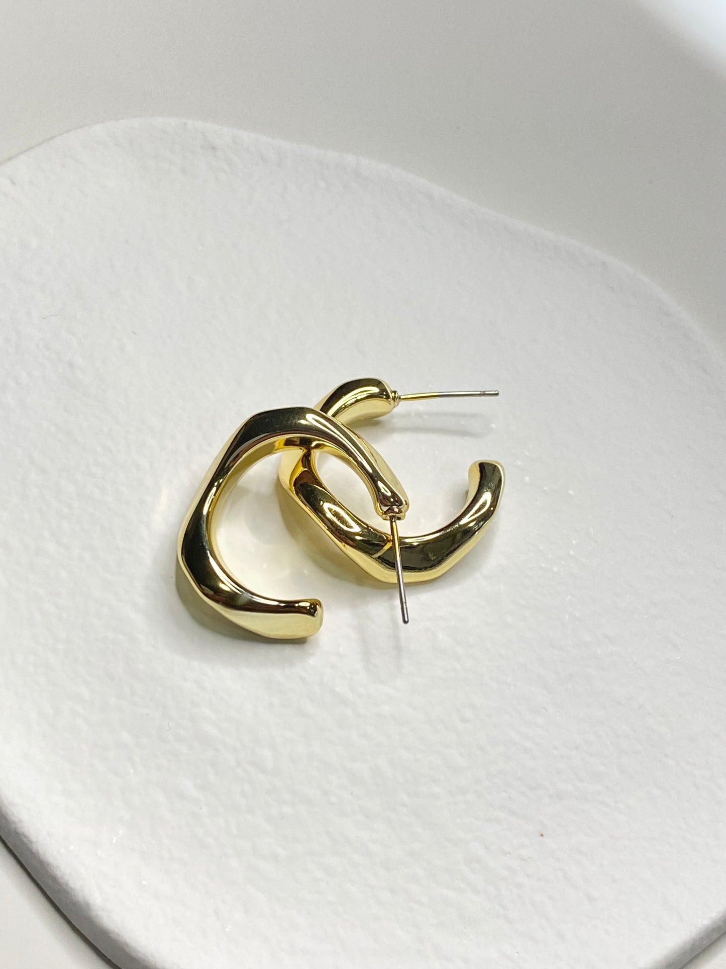 Gold Twirl Ear-studs