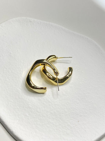 Gold Twirl Ear-studs
