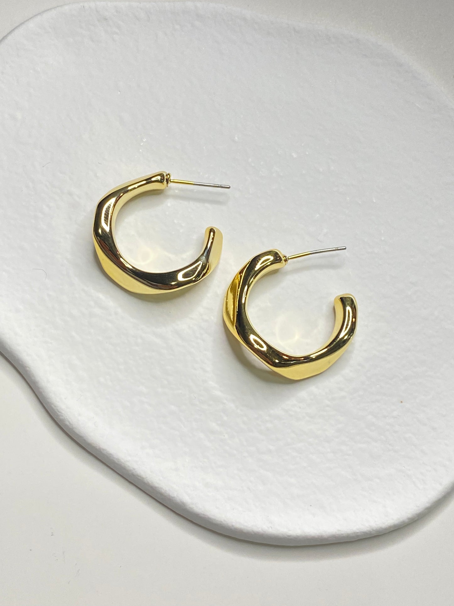 Gold Twirl Ear-studs