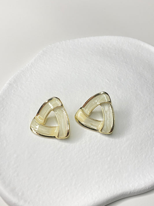 Tingled White Ear-studs