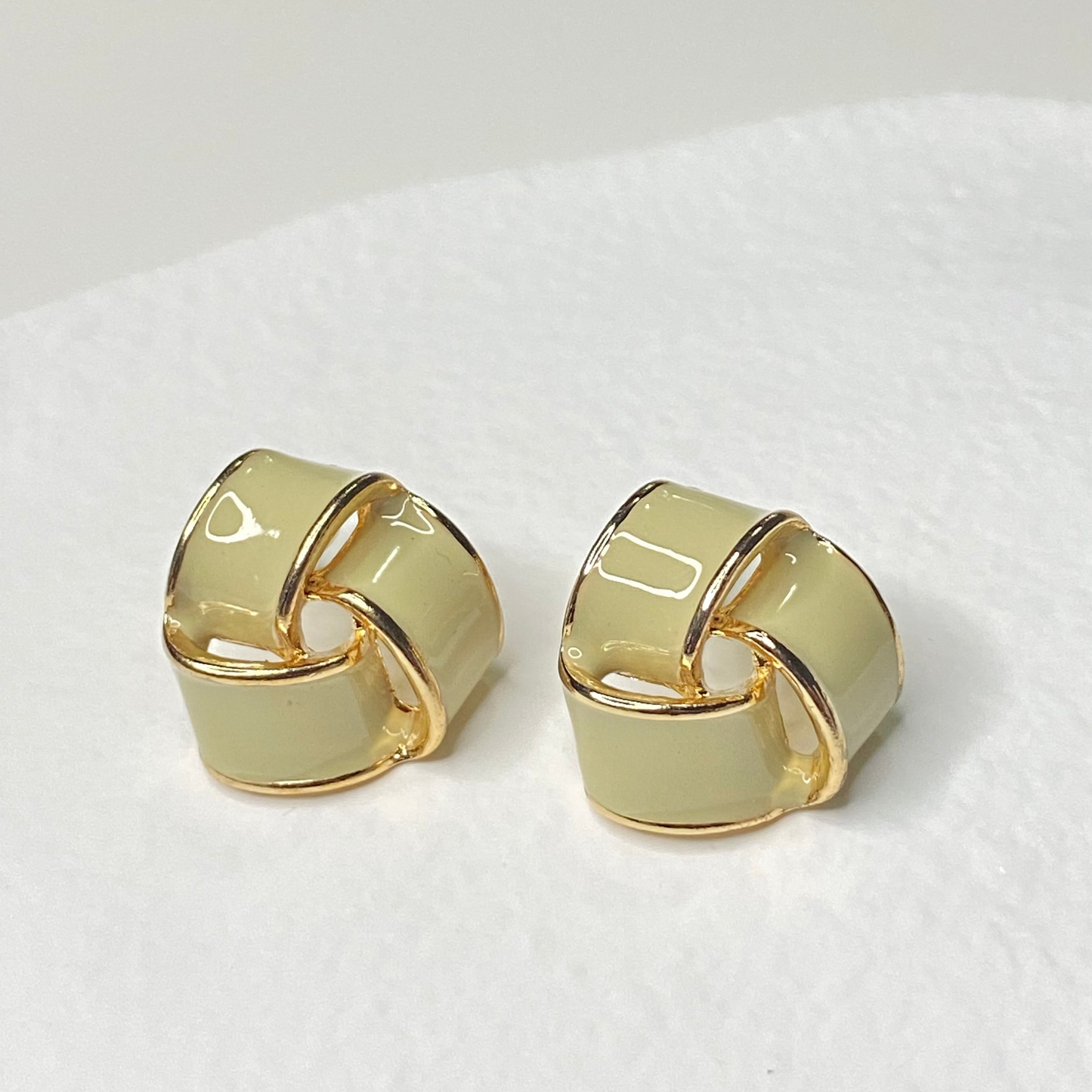 Caramel Crisp Ear-studs
