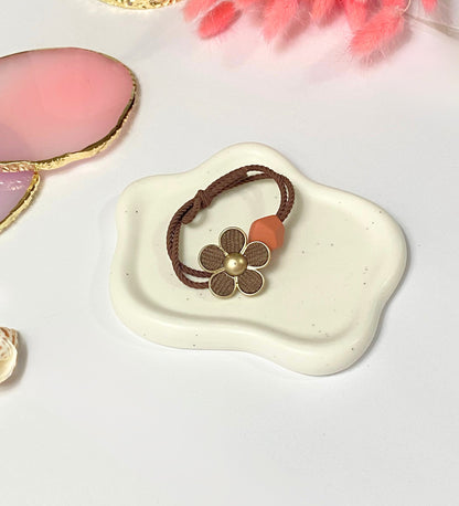 Five Petal Hairtie