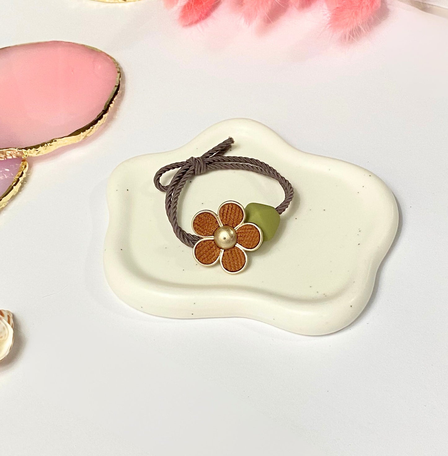 Five Petal Hairtie
